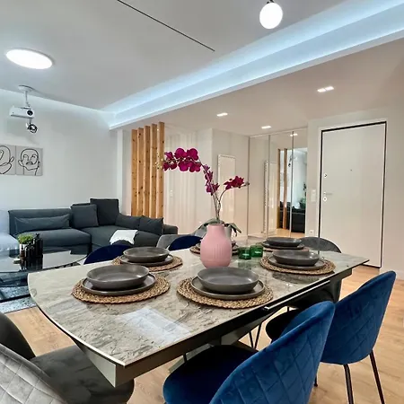 Trion Ierarchon Modern 3 Bdr In Petralona Apartment *